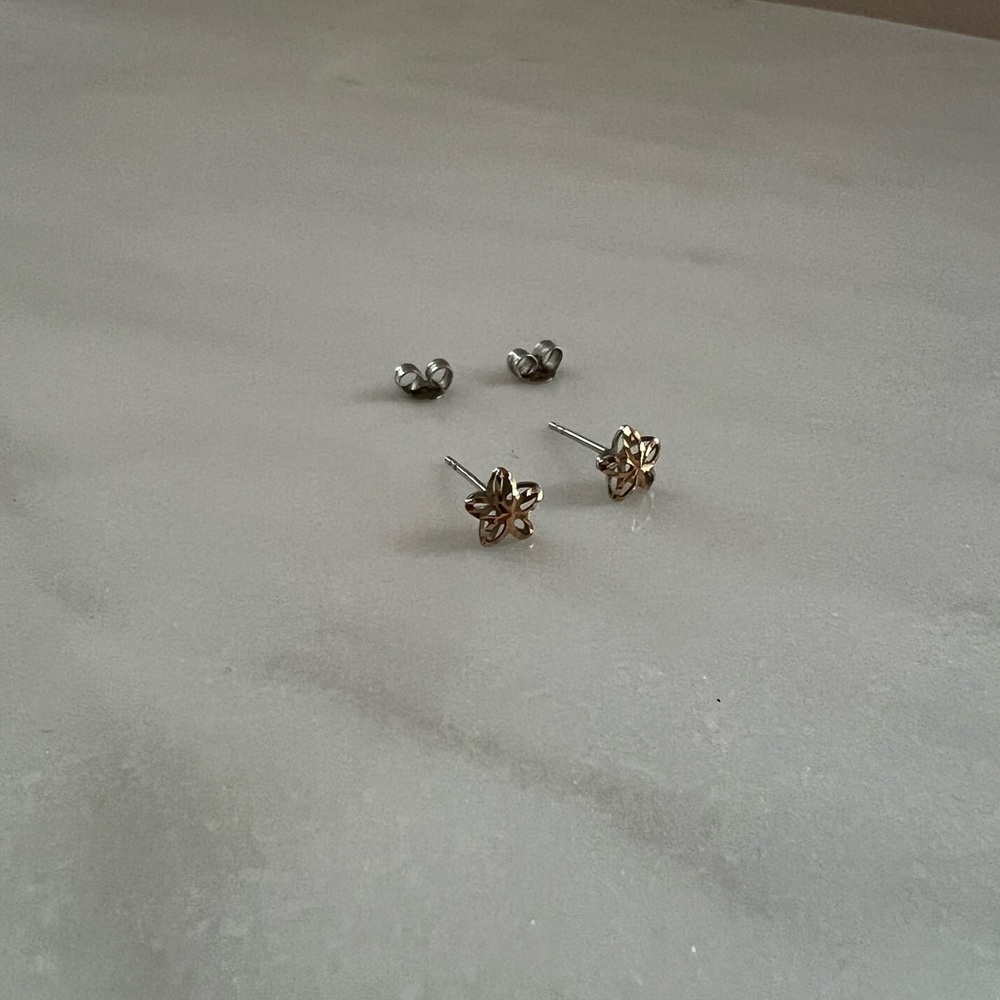18k solid good flower stud earrings